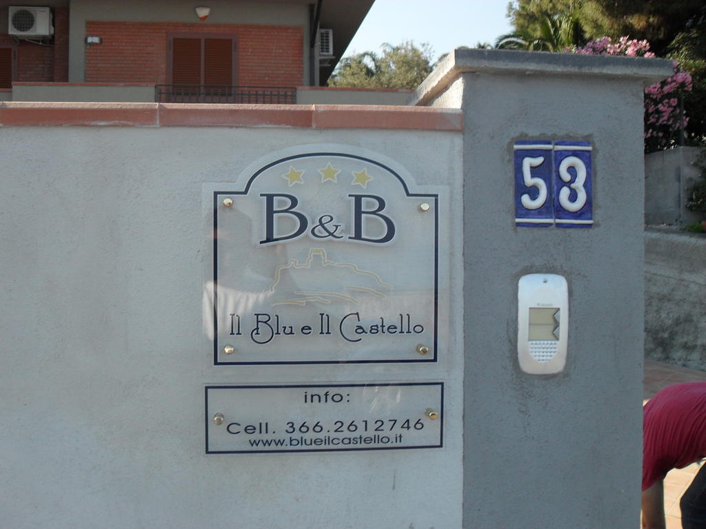 B&B Blu E Il Castello Aci Castello Zewnętrze zdjęcie